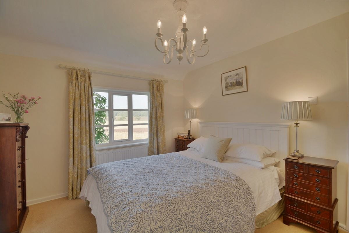 3 bedroom cottage, Harding Farm Cottages, Great Bedwyn SN8 - Let Agreed