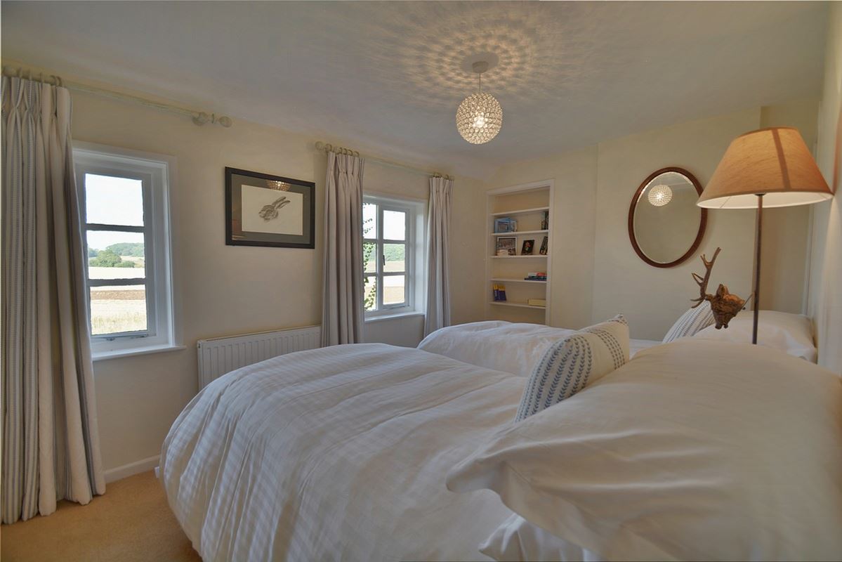3 bedroom cottage, Harding Farm Cottages, Great Bedwyn SN8 - Let Agreed