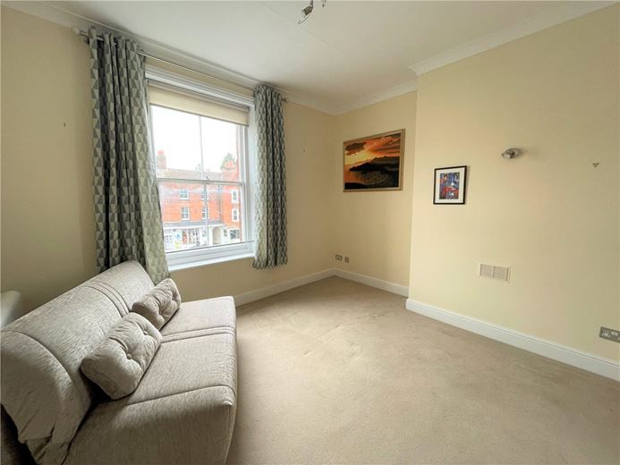 1 bedroom flat, High Street, Marlborough SN8 - Let Agreed