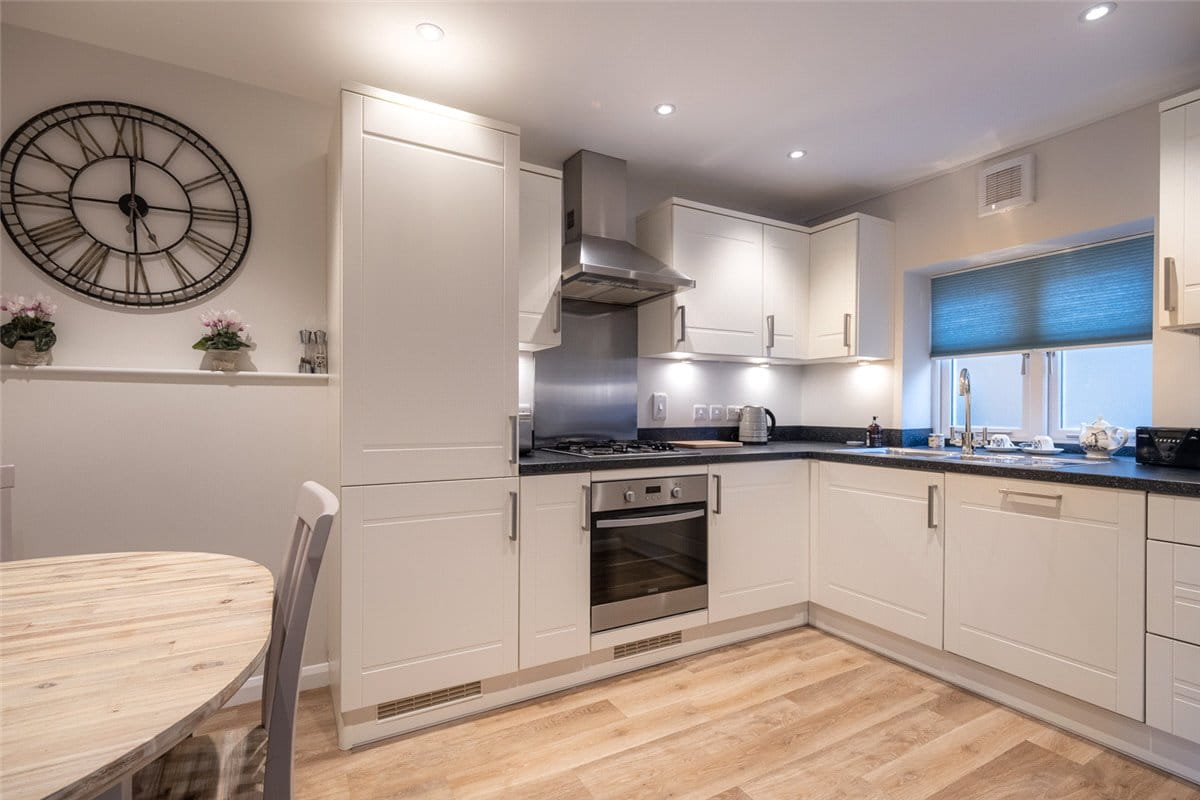 2 bedroom cottage, High Street, Marlborough SN8