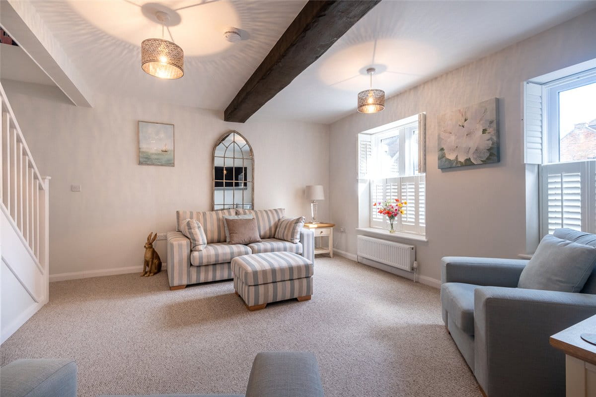 2 bedroom cottage, High Street, Marlborough SN8