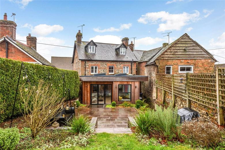 4 bedroom house, Oxford Street, Ramsbury SN8 - Available