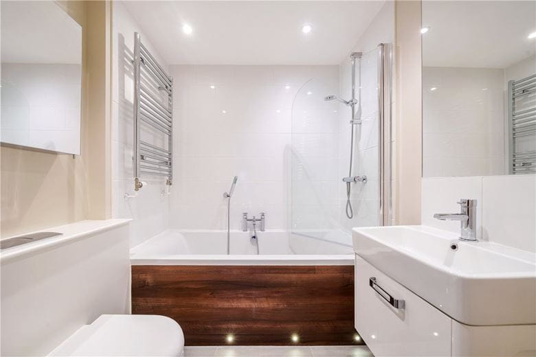 2 bedroom flat, High Street, Marlborough SN8