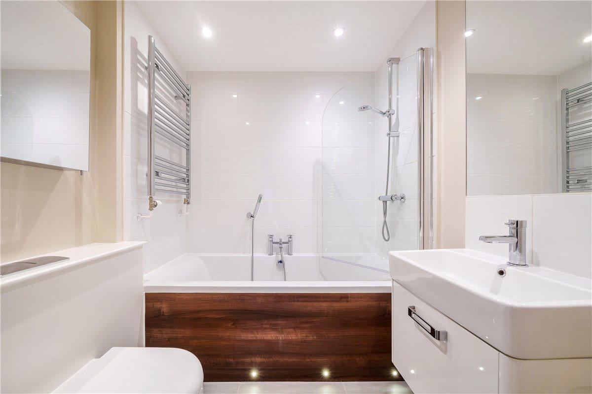 2 bedroom flat, High Street, Marlborough SN8