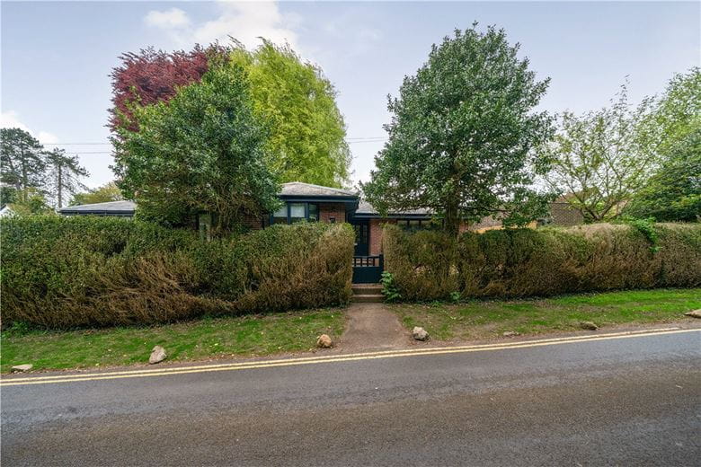 3 bedroom bungalow, Cardigan Road, Marlborough SN8 - Available