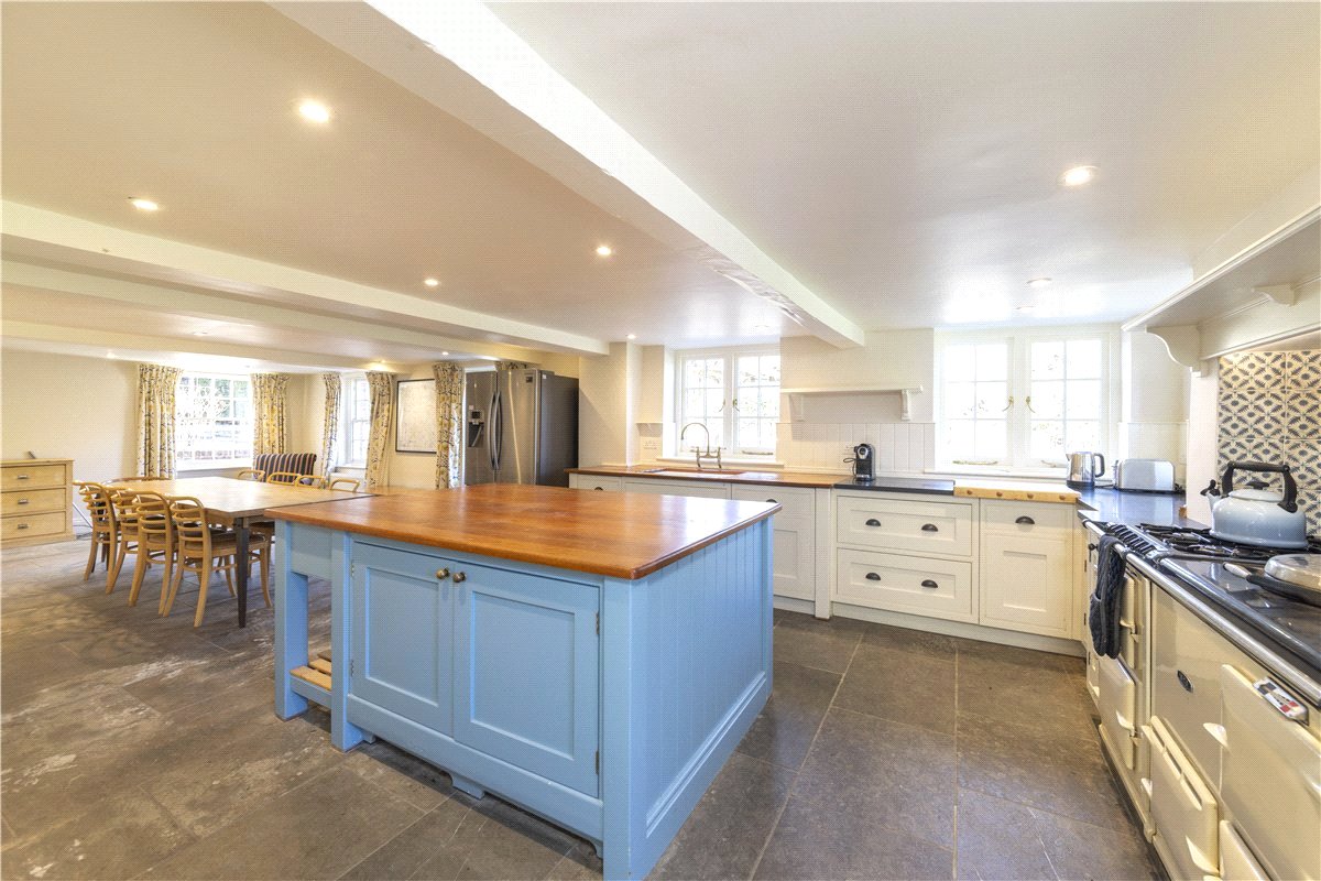 8 bedroom house, Oxenwood, Marlborough SN8 - Available