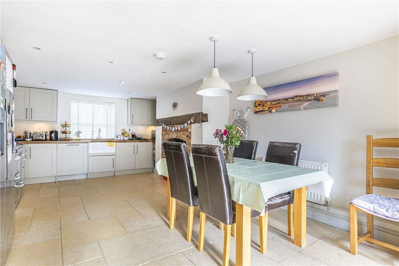 4 bedroom house, The Square, Aldbourne SN8 - Available