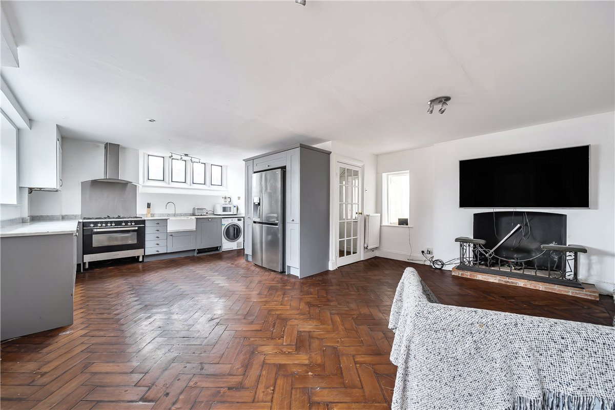 3 bedroom house, Herd Street, Marlborough SN8 - Available