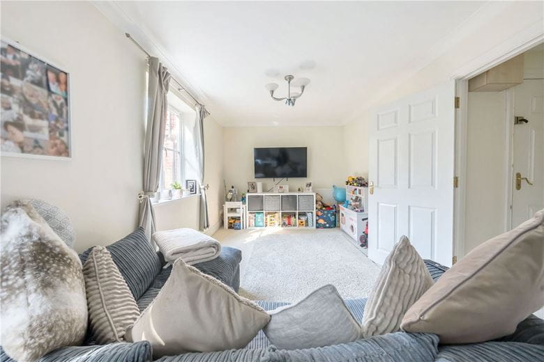 2 bedroom flat, Kynance Apartments, Salisbury Road SN8 - Available