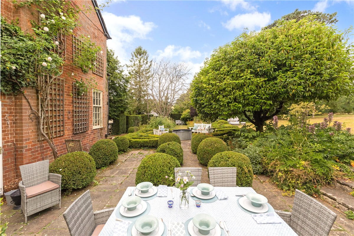 5 bedroom house, West Kennett, Marlborough SN8 - Available