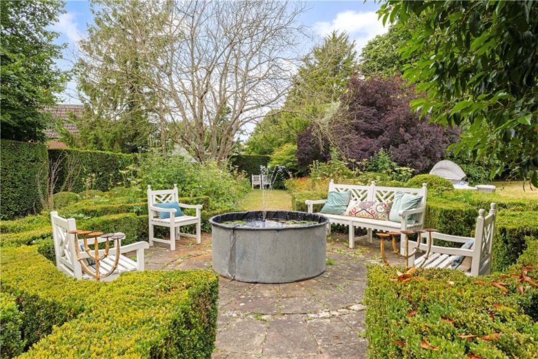 5 bedroom house, West Kennett, Marlborough SN8 - Available