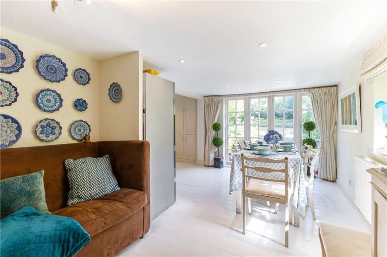 5 bedroom house, West Kennett, Marlborough SN8 - Available