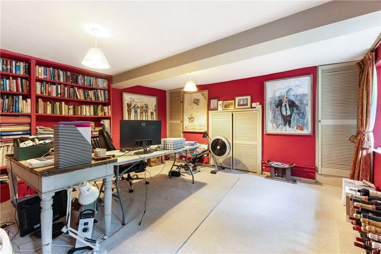 5 bedroom house, West Kennett, Marlborough SN8 - Available