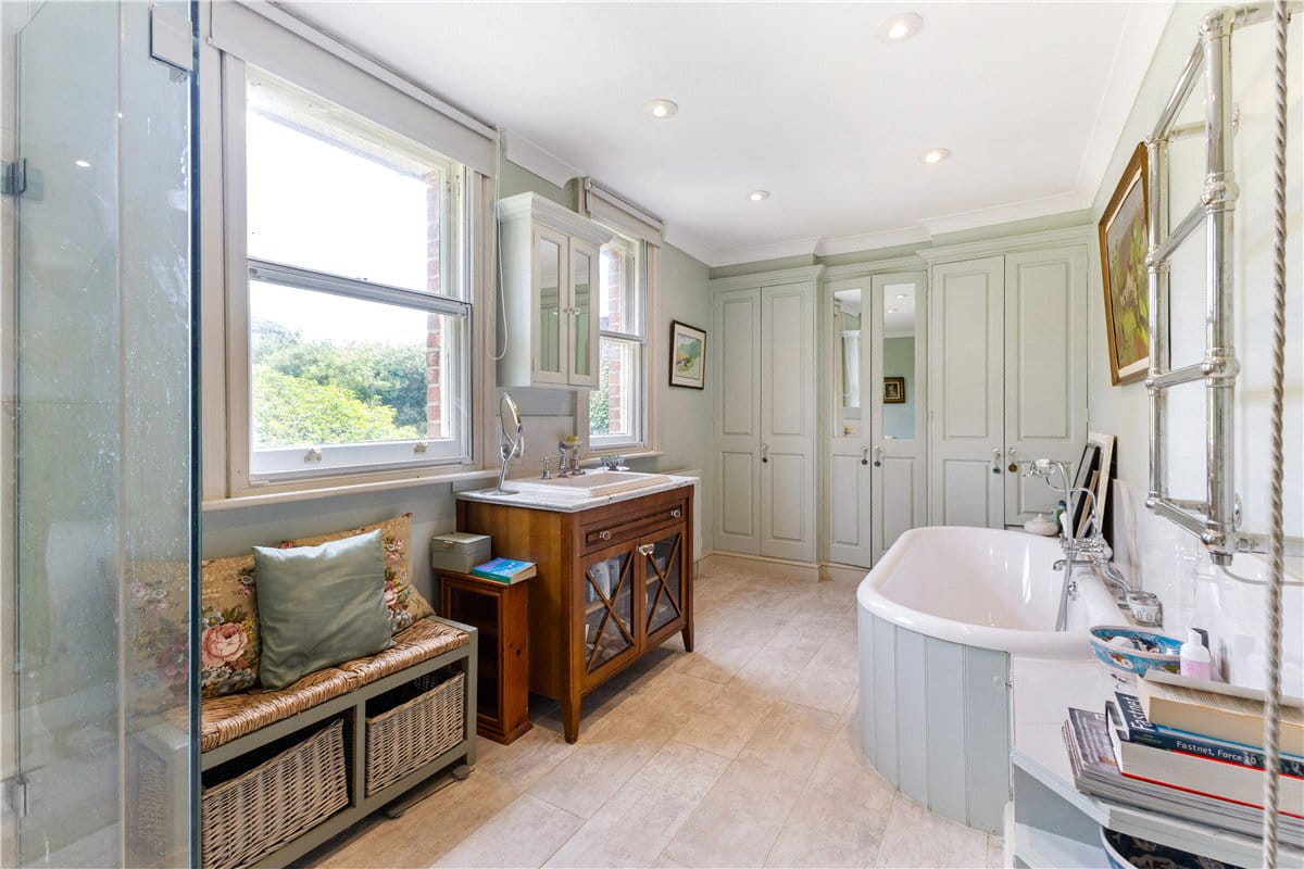 5 bedroom house, West Kennett, Marlborough SN8 - Available