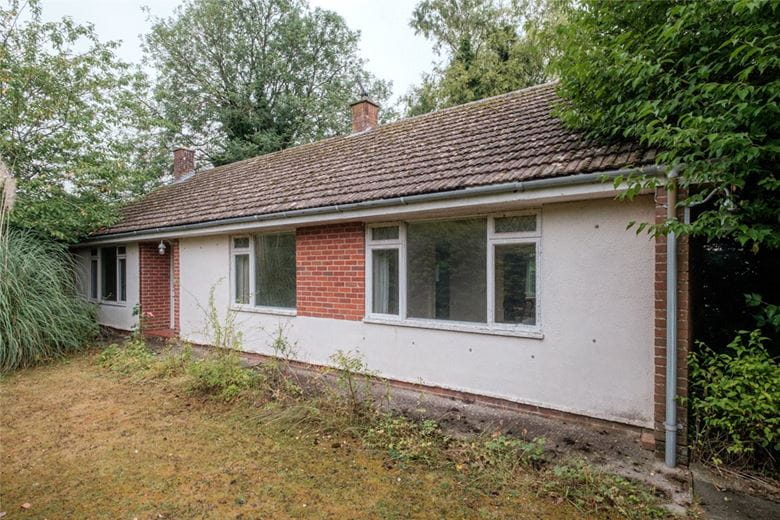 3 bedroom bungalow, Yatesbury, Calne SN11 - Sold STC