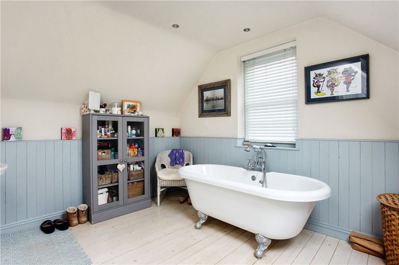 4 bedroom house, Lower Fyfield, Marlborough SN8 - Available