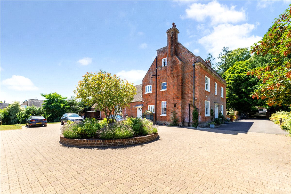 8 bedroom house, Hodson Road, Chiseldon SN4 - Available