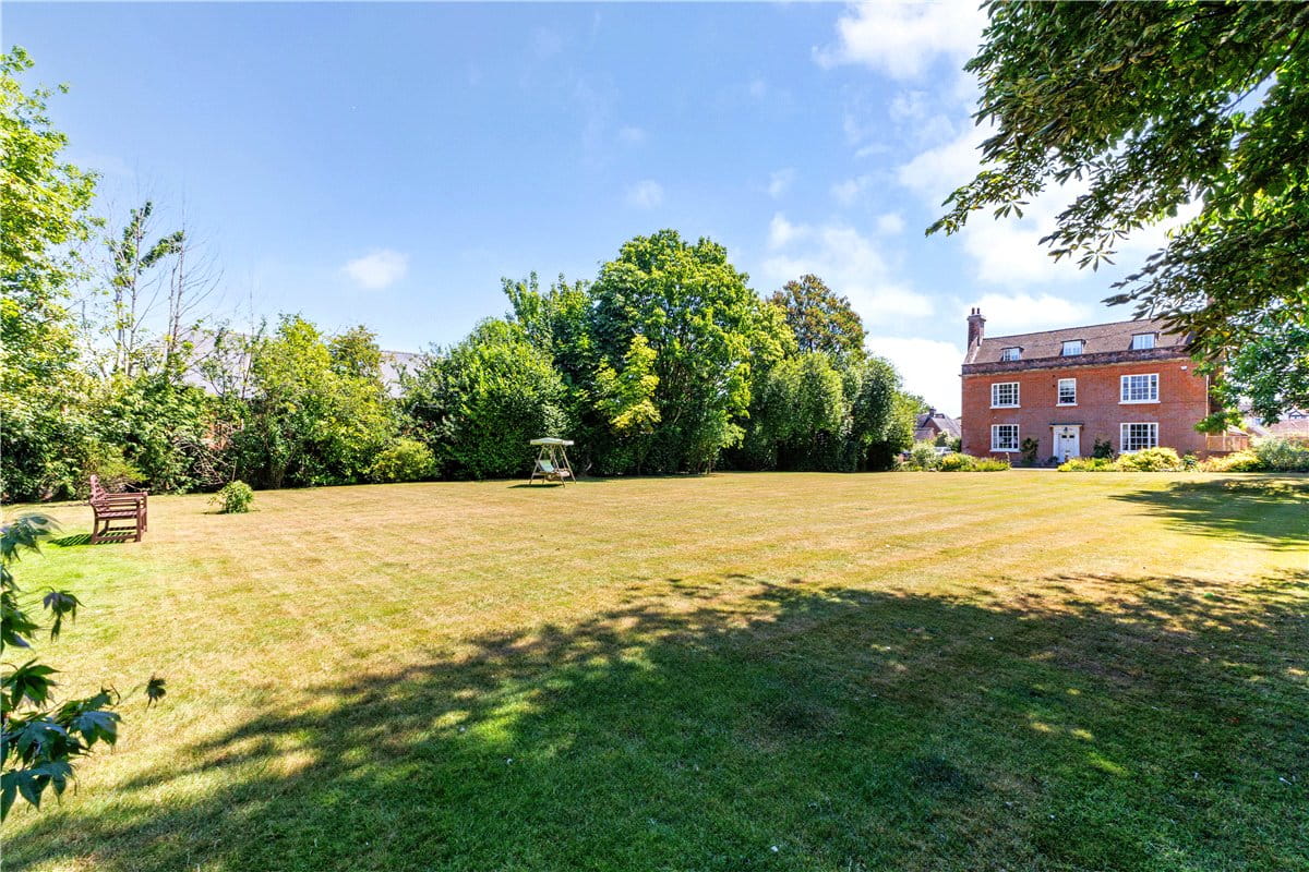 8 bedroom house, Hodson Road, Chiseldon SN4 - Available