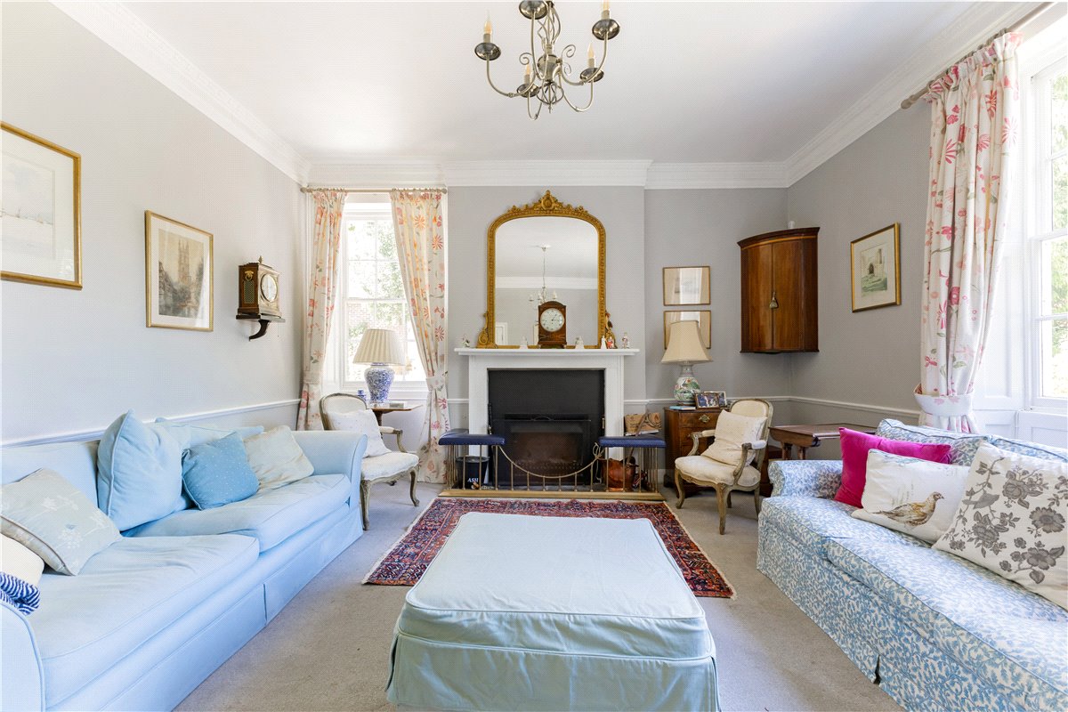 8 bedroom house, Hodson Road, Chiseldon SN4 - Available