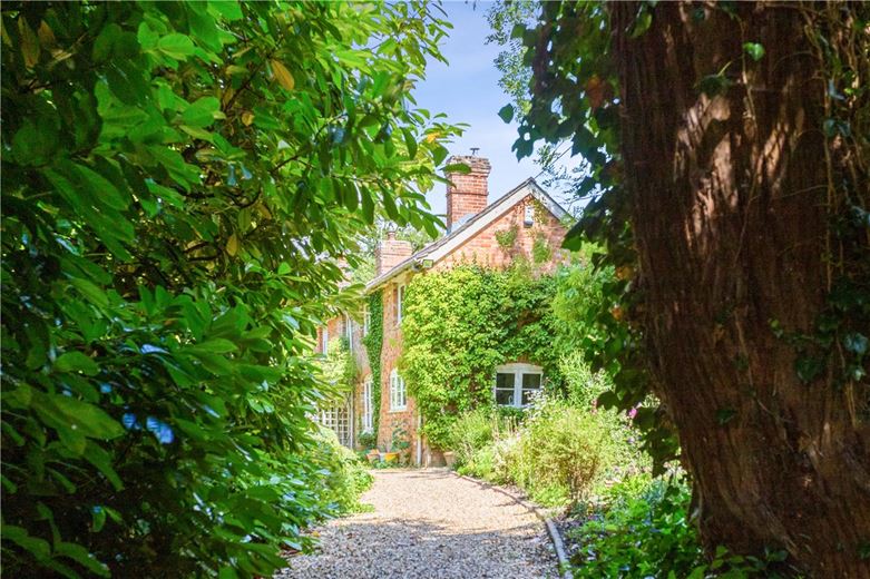 3 bedroom house, Wilton, Marlborough SN8 - Available