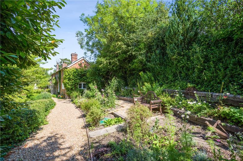 3 bedroom house, Wilton, Marlborough SN8 - Available