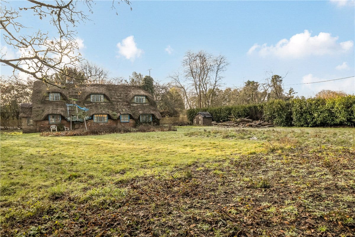 3 bedroom house, Westcourt, Burbage SN8 - Available