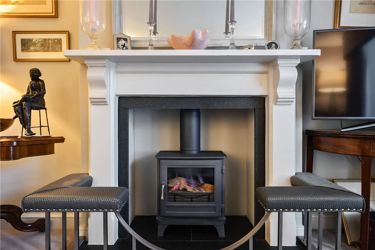 3 bedroom house, High Street, Marlborough SN8 - Available