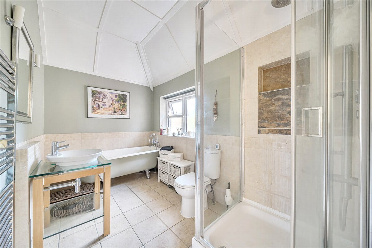 5 bedroom house, Leaze Road, Marlborough SN8 - Available