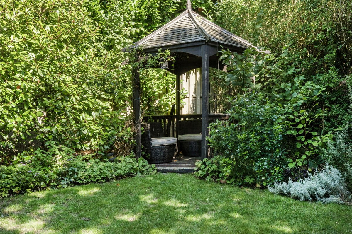 5 bedroom house, Leaze Road, Marlborough SN8 - Available