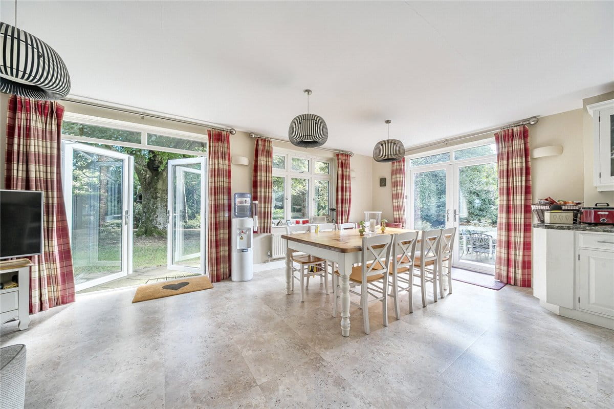 5 bedroom house, Leaze Road, Marlborough SN8 - Available