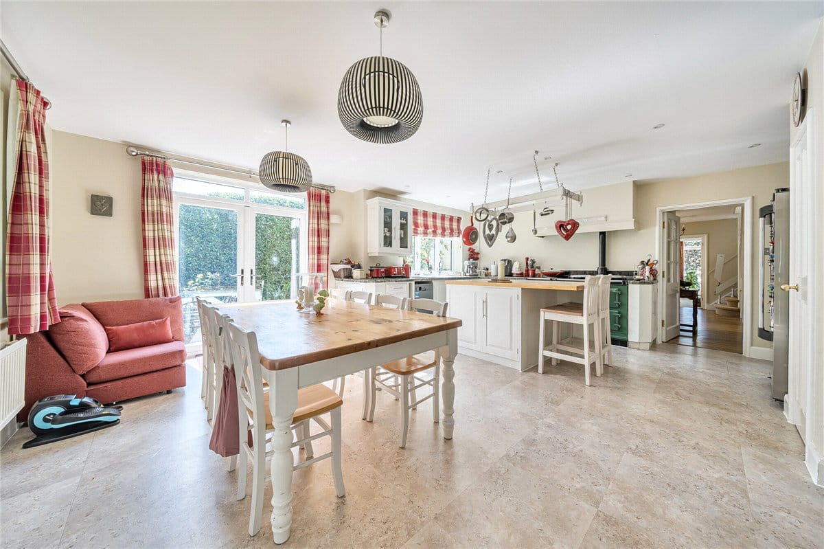5 bedroom house, Leaze Road, Marlborough SN8 - Available