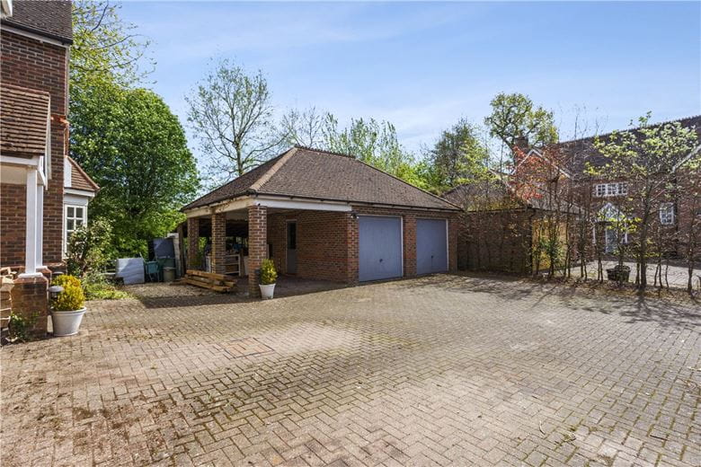 6 bedroom house, Kelham Gardens, Marlborough SN8 - Available