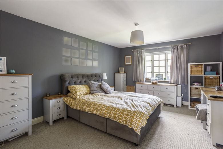 6 bedroom house, Kelham Gardens, Marlborough SN8 - Available