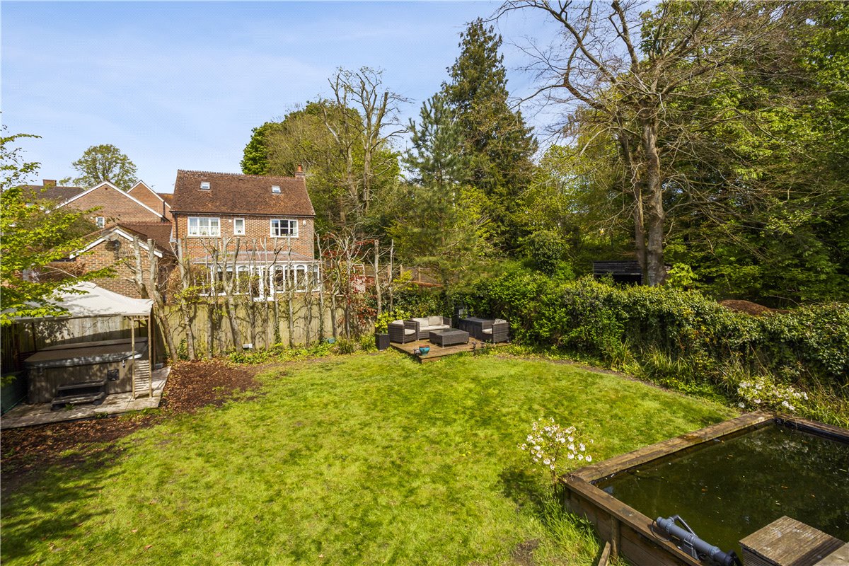 6 bedroom house, Kelham Gardens, Marlborough SN8 - Available