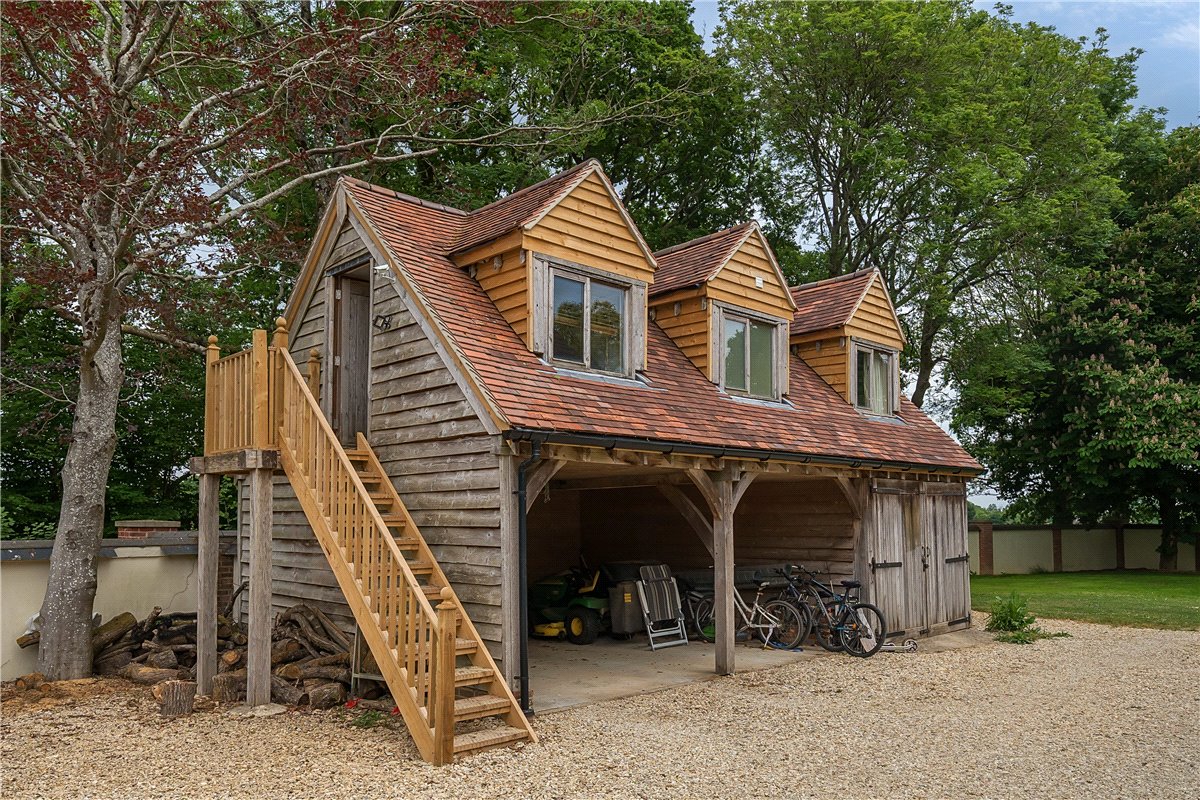 5 bedroom house, Clench Common, Marlborough SN8 - Available