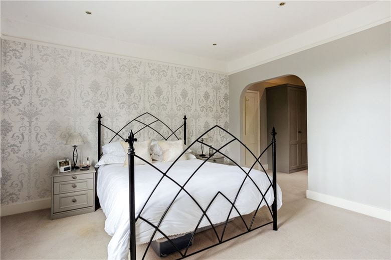 6 bedroom house, Bath Road, Marlborough SN8 - Available