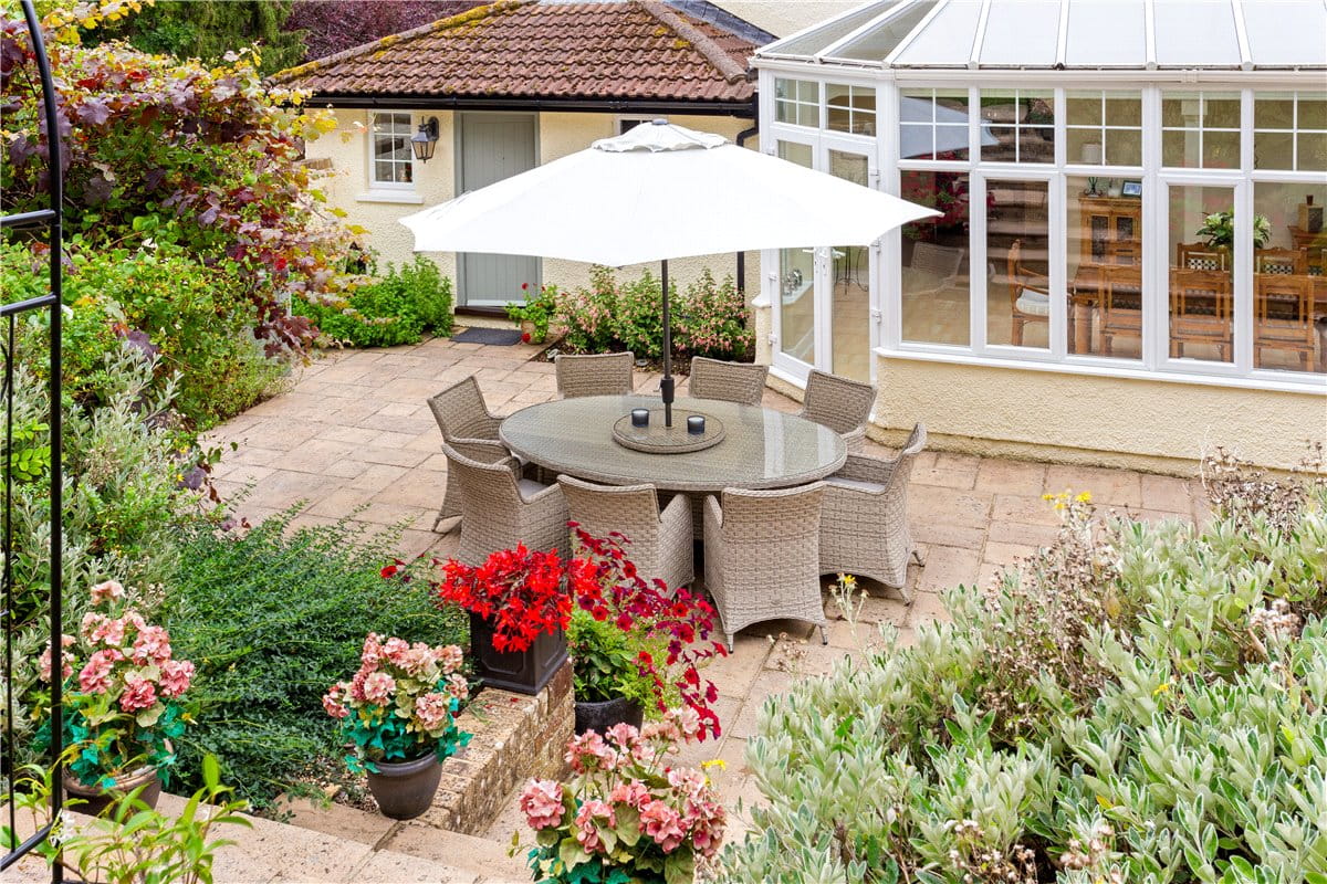 6 bedroom house, Bath Road, Marlborough SN8 - Available
