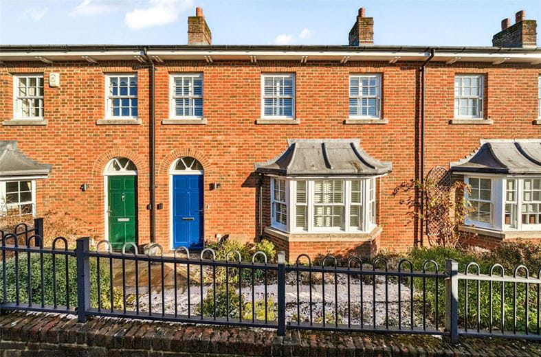 3 bedroom house, Clarendon Court, Marlborough SN8 - Sold STC