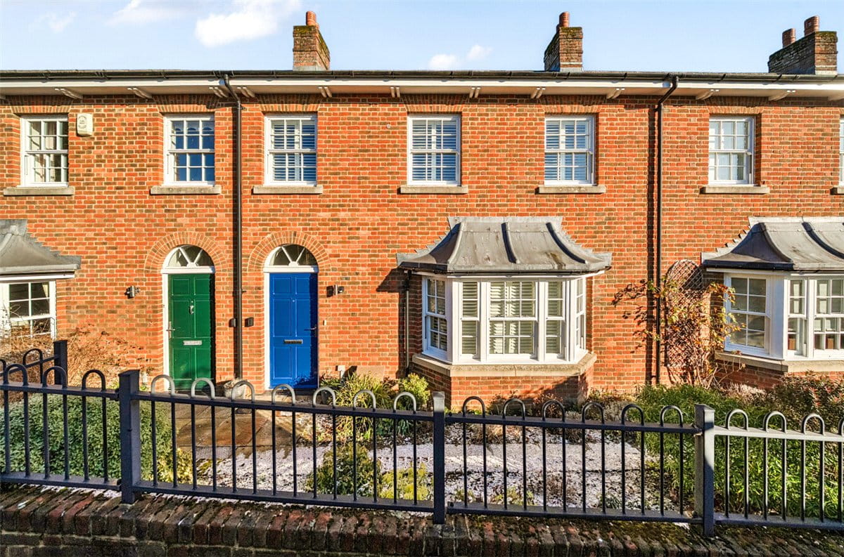 3 bedroom house, Clarendon Court, Marlborough SN8 - Sold STC