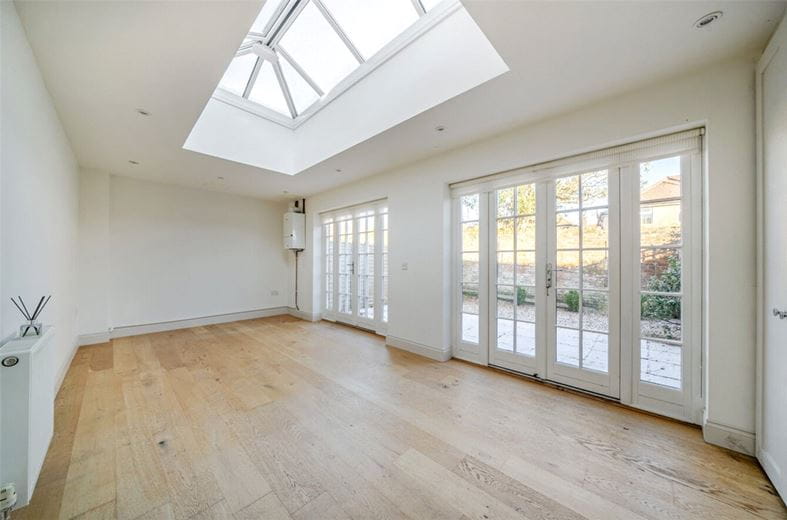 3 bedroom house, Clarendon Court, Marlborough SN8 - Sold STC