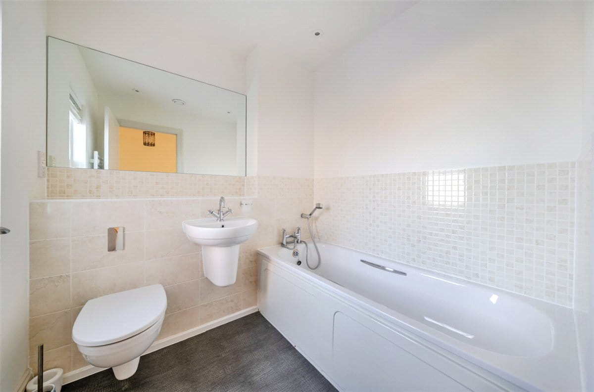 3 bedroom house, Clarendon Court, Marlborough SN8 - Sold STC