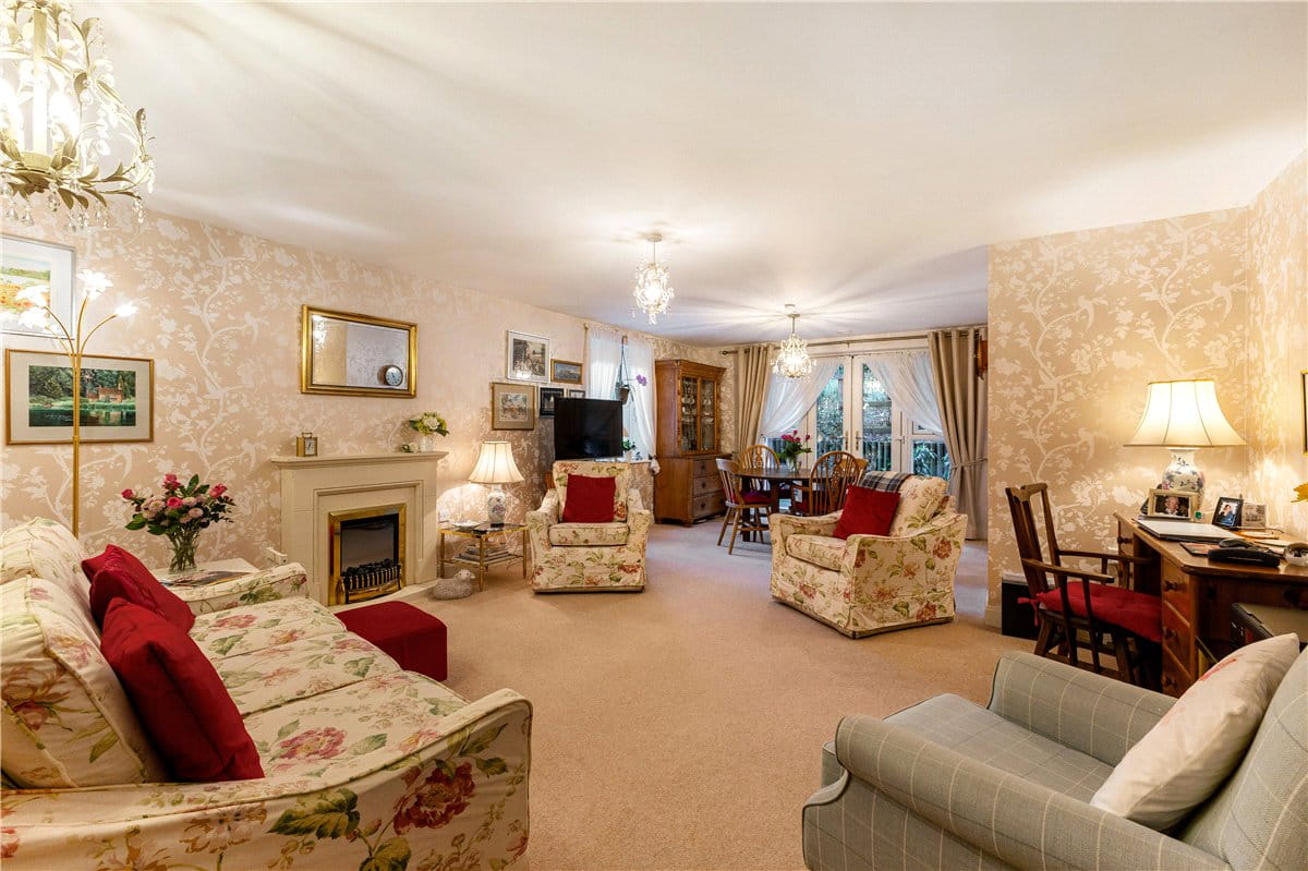 2 bedroom flat, Granham Close, Marlborough SN8 - Available