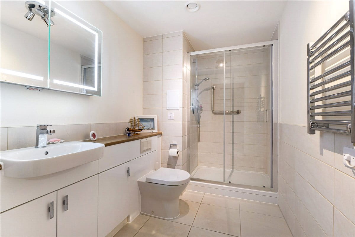 2 bedroom flat, Granham Close, Marlborough SN8 - Available