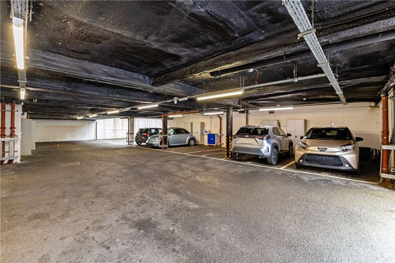 2 bedroom flat, Granham Close, Marlborough SN8 - Available