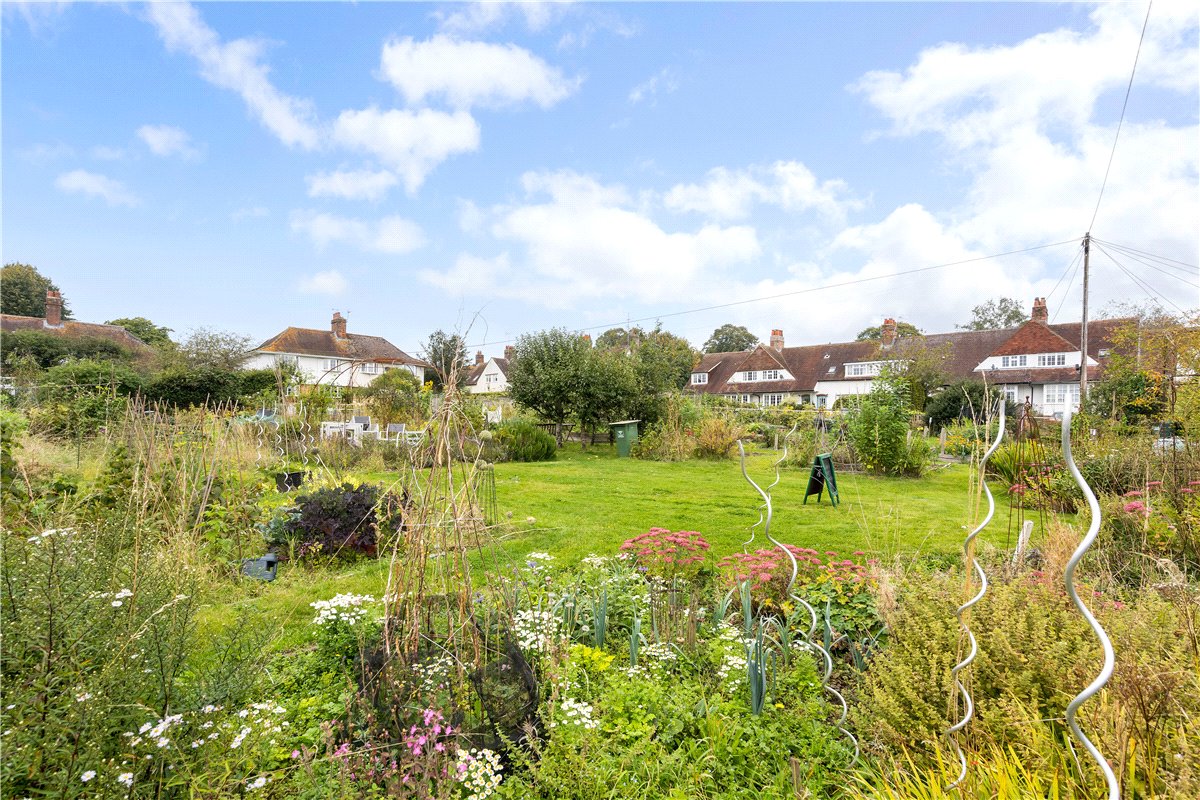 3 bedroom house, St. Johns Close, Marlborough SN8 - Sold STC