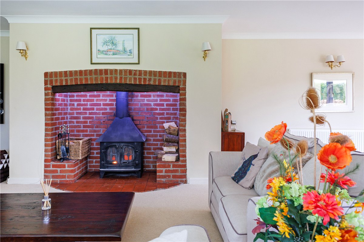 6 bedroom house, Broad Hinton, Swindon SN4 - Available