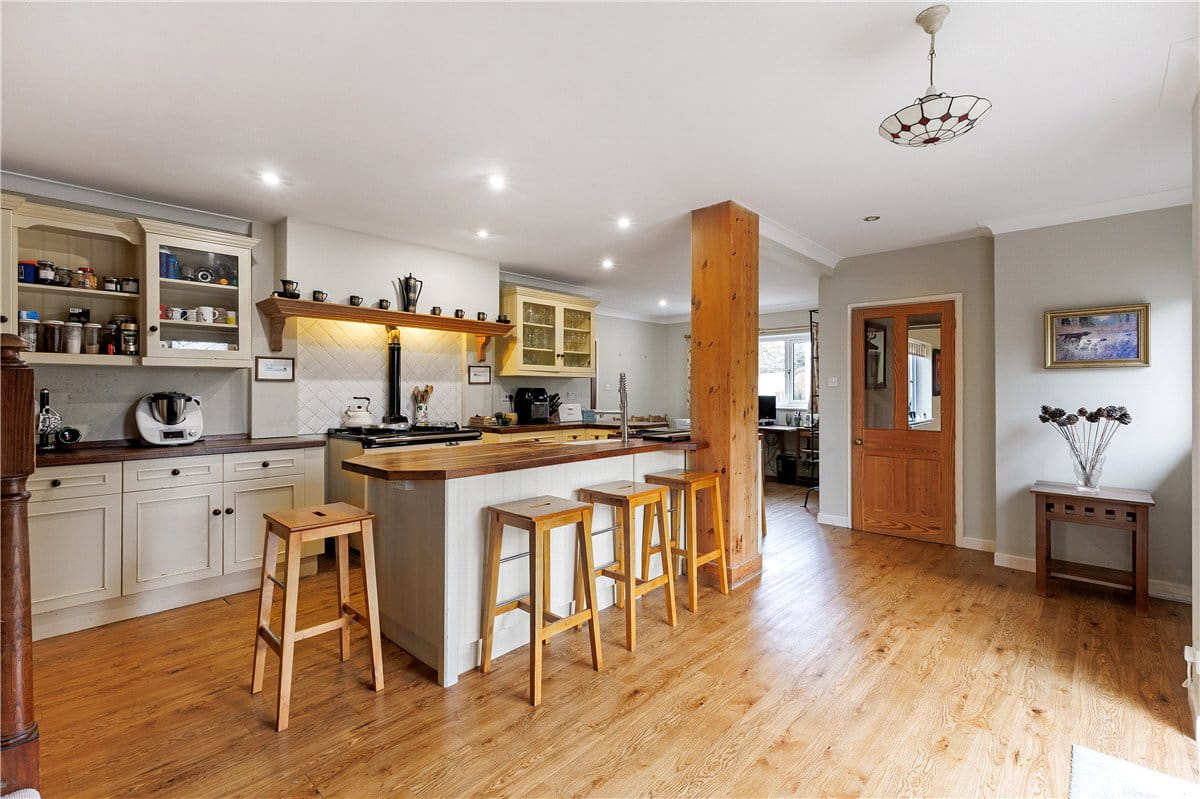 6 bedroom house, Broad Hinton, Swindon SN4 - Available