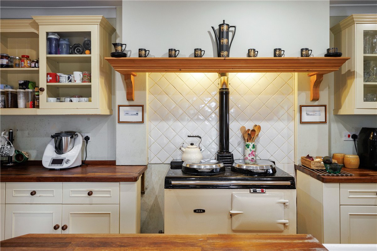 6 bedroom house, Broad Hinton, Swindon SN4 - Available