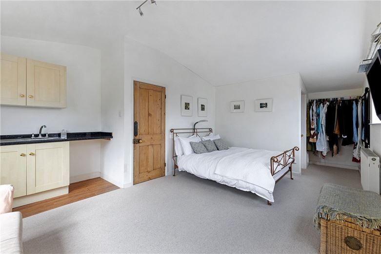 6 bedroom house, Broad Hinton, Swindon SN4 - Available