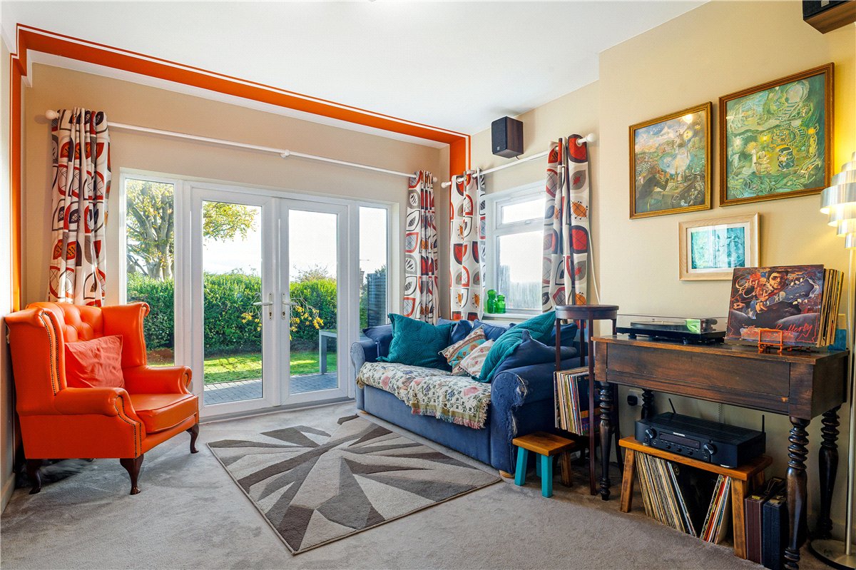 4 bedroom house, Pipers Piece, Herd Street SN8 - Available